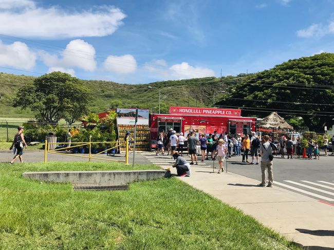 下山してすぐにパイナップル屋さんへ。