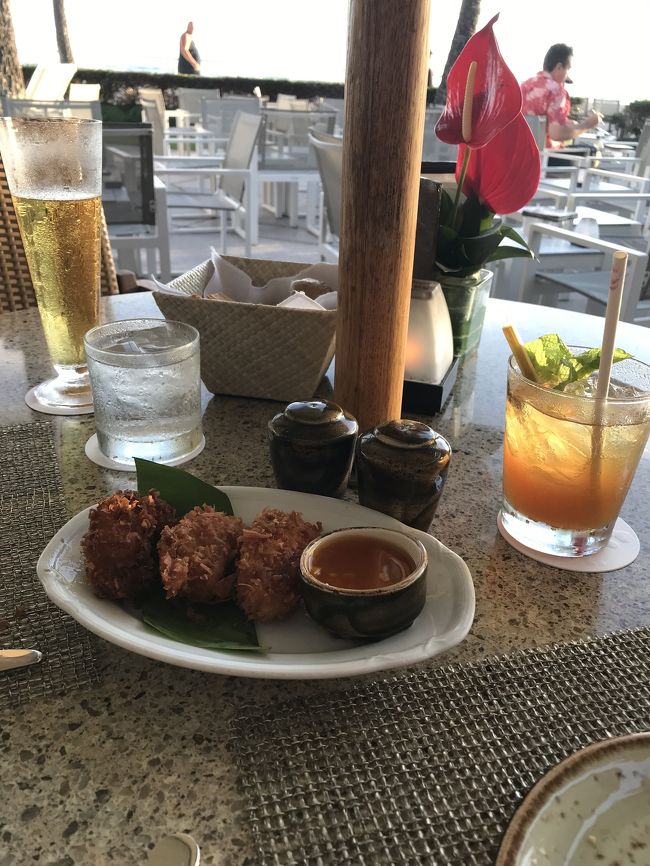 夜は予約していたハレクラニで夕食。<br />お酒だけでよかったかも。