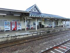 鰺ケ沢駅は大きな駅で複線です。

