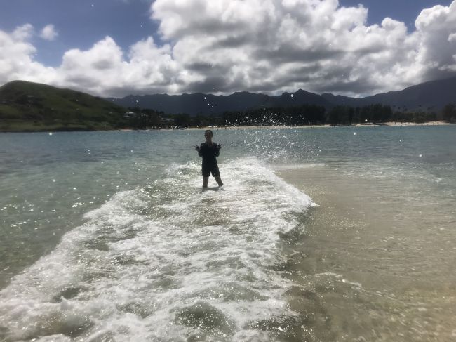 左右から波が来る不思議な場所。