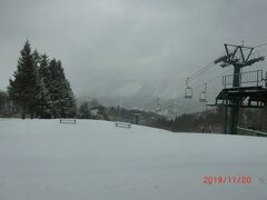 大鰐温泉スキー場はホテルの下の方にありました。
もうスキーができそうです。
