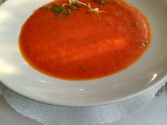 Milser Krugレストランで夕食。これはトマトスープ。
うんうん、美味。