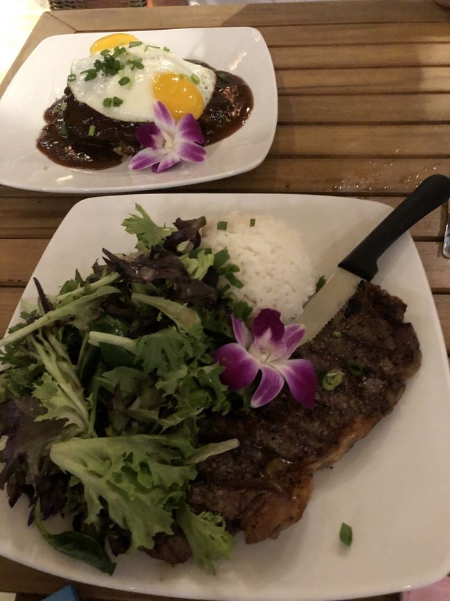 インターナショナルマーケットの中にあるお店。ショア　ファイアー。夜は疲れてたので此処でさっと食べて帰るはずがオーダーして３０分くらい待ってやっときた。ロコモコもハンバーグがソーセージの味がした。もう来ないかな？