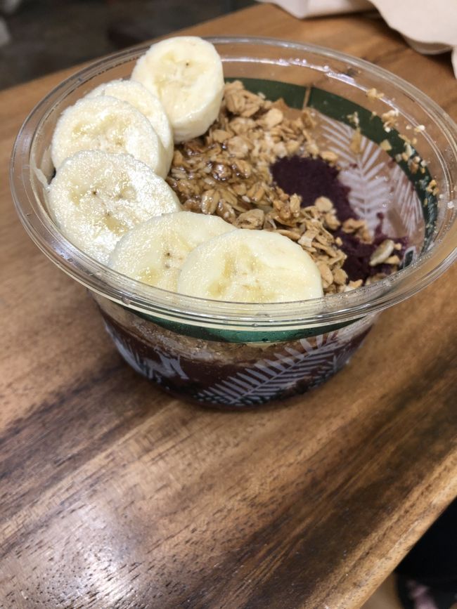 食べかけですが、アサイボール、これはやっぱ食べとかないと後悔する。安定の美味しさ。