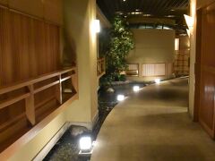 海外暮らし中の一時帰国の時にはちょくちょく行っていた『梅の花 銀座並木通店』

ドイツに暮らす友達の一時帰国に合わせ、久々に行ってきました。

https://ginzanamikidori-umenohana.gorp.jp/