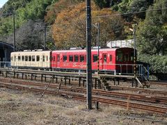 駅舎は少し離れていますが、くま川鉄道の車両も人吉駅では見ることが出来ます。
