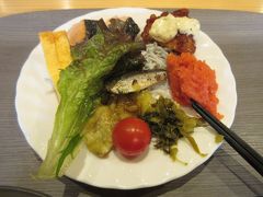 宮崎第一ホテルの朝食です。
明太子やチキン南蛮など、内容も味もなかなか良かったです！
