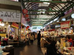 ２日目。
朝食をとるため、地下鉄で広蔵市場へ向かいます。