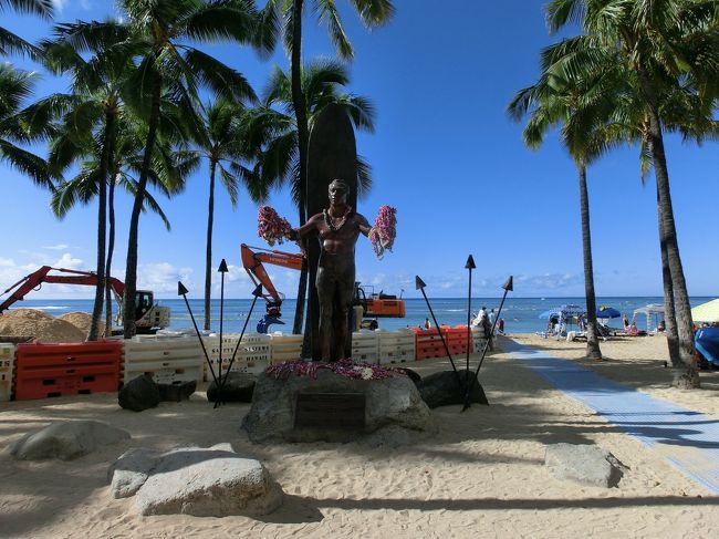 デュークカハナモク像