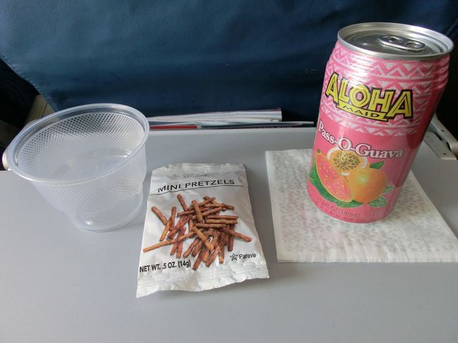 離陸して、スナックと飲み物が。