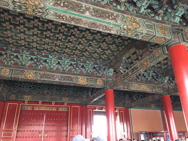 綺麗です。<br />琉球や台湾と似ているようで違う色づかいです。