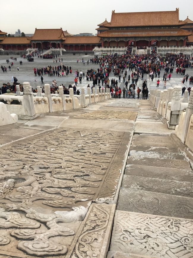 この細かい作業、日本の寺院に通じるものがありませんか？