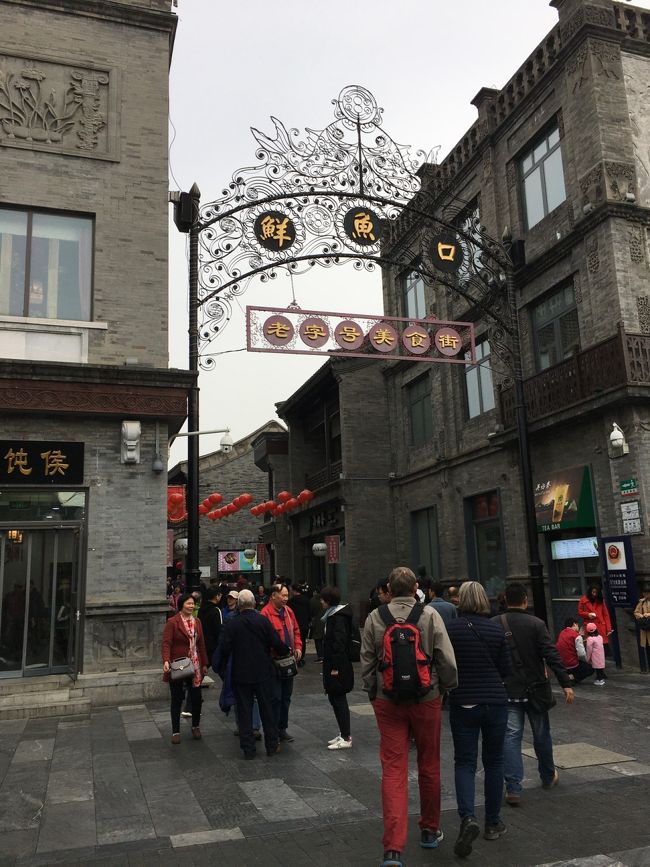 この奥にあるお店だったのですが、時間が悪く入れませんでした。この界隈でもう一つ目をつけていたお店は、移動します。