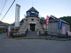 途中で道の駅「上州おにし」に立ち寄りましたが、軽食コーナーは時間外で、お土産コーナーもちょっとしょぼかった・・。
でも、その割に地下一階には、地域の歴史を紹介するミニシアターがあったり・・、不思議な建物でした。