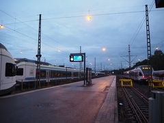 ヘルシンキ中央駅に到着
まだ朝早いので薄暗く、雨が降ったりやんだり
日本やイタリアと違い寒いです。9月で10℃前後