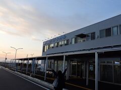 今回は神戸関空ベイシャトルで空港まで行きます！

4人で行くなら乗用車で関空まで行くのが安上がりです。

しかし、

阪神高速湾岸線が、

往路は片道規制・・・

復路は区間通行止め・・・

出発の3日前にTVで知りました。　il||li ＿|￣|○ il||l