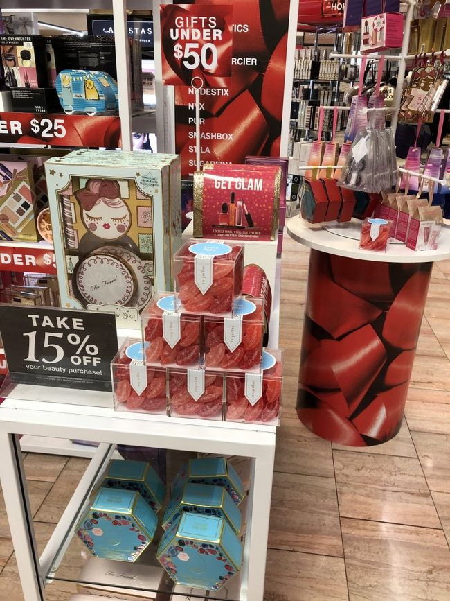 メーシーズも割引凄くて大好き。私の好きなsugarfina のグミがなんと15%引き。昨日本店で買わなきゃ良かった。でも<br />割引なので2つ買いました。