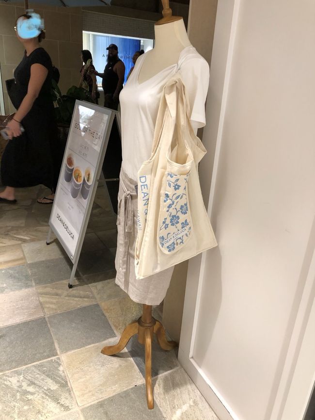 DEAN &amp;DELUCA<br />こんなカバンも増えてた。これは並ばなくても買えるみたい。