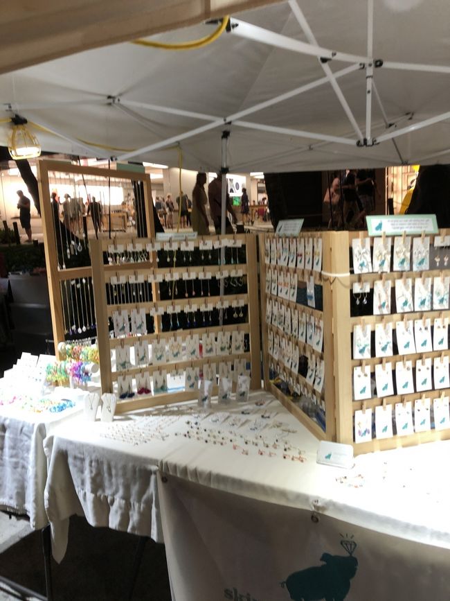 カラカウア通り、なんかフェスティバルみたいのしてました