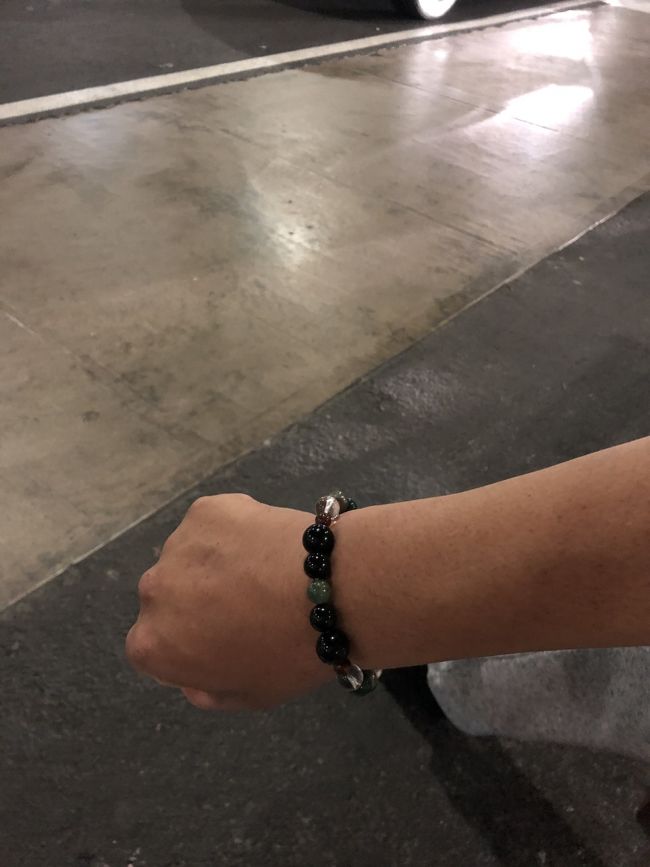 結局旦那のブレスレット作って貰いました。お願い事は3つ選べます。自分の状態言い当てられた旦那はすごい、すごいと感動してました。<br />私は次回にお預け。