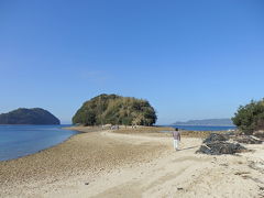 道の駅の隣にある真宮島へ。
干潮時に海の中道が出現して、真宮島へ渡ることができます。