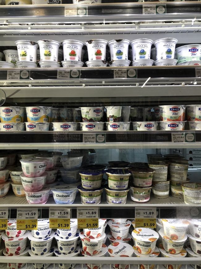 ヨーグルトも種類ありすぎ。いつも思うけど賞味期限切にならないのかな？
