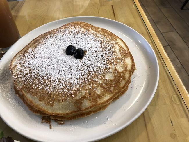 クリスピーエッジパンケーキ。これも食べたかったやつ。クリームチーズとベリーソースが旨うま。