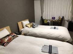本日の宿　ホテル嵐山

まずはチェックイン

素泊まりツインの部屋
