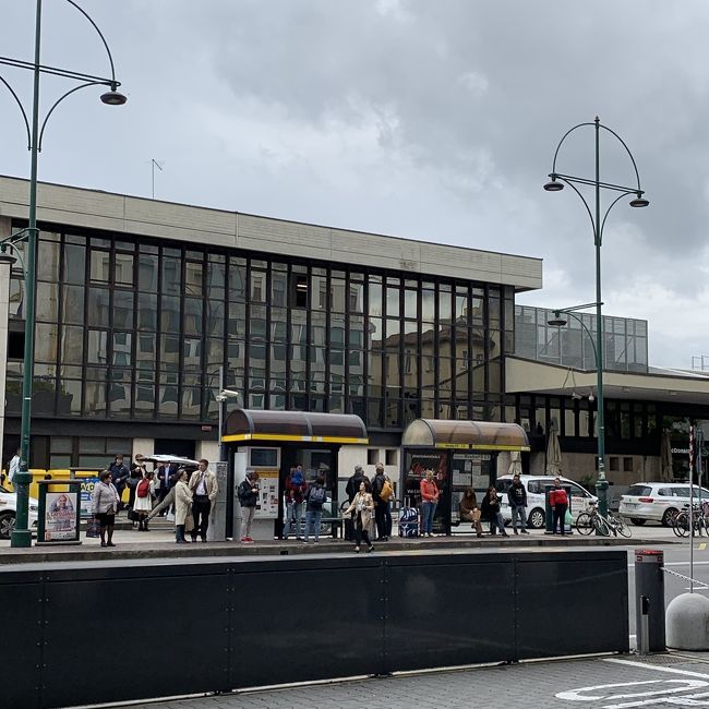 メストレ駅は道を渡って目の前です。