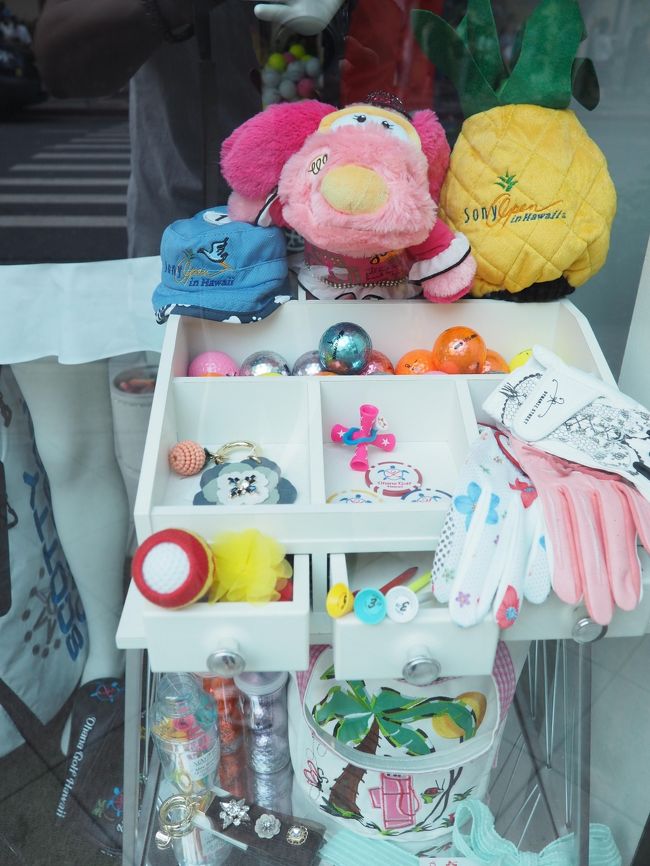 【Ohana Golf Hawaii】<br />Tギャラリアの向かいにあったゴルフショップで、旦那さんへのお土産を購入します