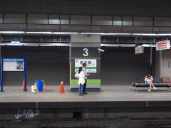 昨年(2018.Apr)の写真です。
高雄から台南へ戻るのにMRTを使って台鉄の新左営にやってきました。
新左営→台南は各駅停車で約４０分です。