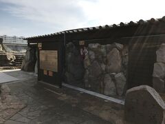 崎の湯、日本書紀にも記されている日本最古と言われる湯。海が目前に迫る岩場の湯舟は絶景。わざわざ来た価値がありました。