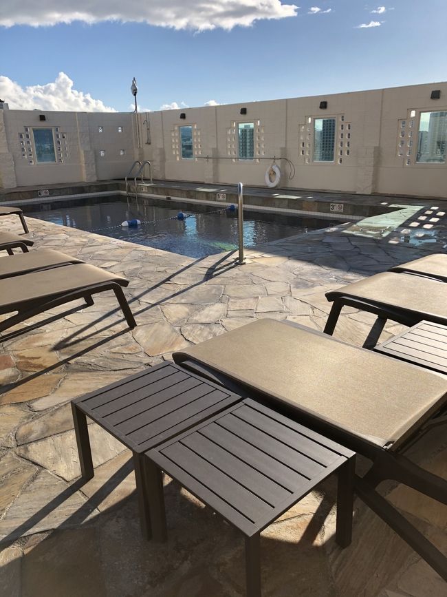 今回は水着着るとき無かったけどプール見に。<br />最上階にあったけどチッさ