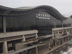 11/22
出発は国内線・国際線含めて初めて利用する仙台空港。
LCCの恩恵が地方まで浸透してきたので，うれしい限りです。

駐車場については，一泊５００円の第二駐車場が満車。
空港の建物に隣接している第一駐車場は，一時間までは無料なのですが，一泊は1000円するので，だいたい空港から500mほど離れた民間の駐車場に車を停めました。
料金は１泊４００円です。