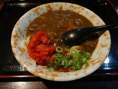 ●セルフうどん やま＠JR徳島駅界隈

おすすめということで、カレーうどん頂きました。
小、450円なり～。
やっぱりコシのあるうどんは最高です。
滅多に食べないカレーうどんですが、とっても美味しく頂きました。
ごちそうさまでした。