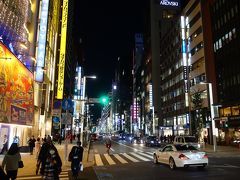 新橋から東京駅まで，銀座通りを歩きました。