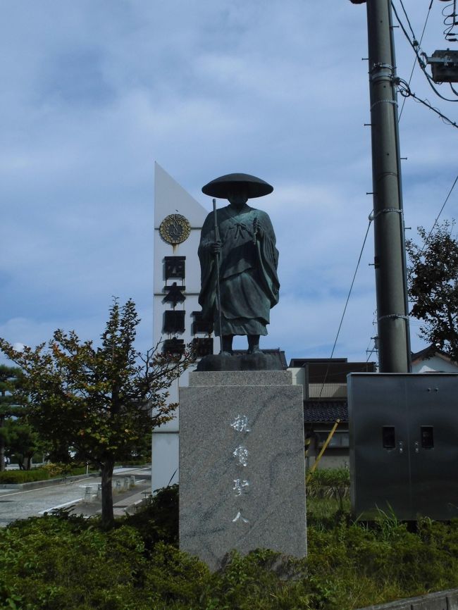こちらは親鸞の像。高岡にも来てたんですね。