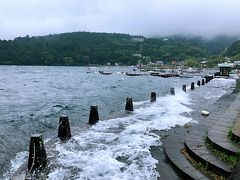 台風で風が強く、湖も荒れていった。