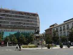 〇イサベル・ラ・カトリカ広場

中央の銅像は、イサベル女王とコロンブスの対面の場面だそう。