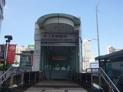 三多商圏駅からMRTに乗ります。