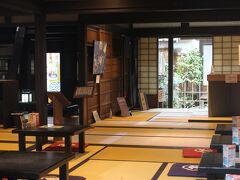 レンタか―を高知駅前に返却。

高知駅前の観光案内所「こうち旅広場」では、大河ドラマ「龍馬伝」での坂本家が復元されていました。
