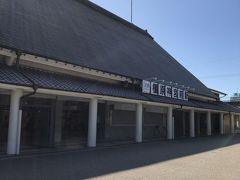 橿原神宮前駅に到着。
静かな駅です。
ここから橿原神宮へは、徒歩です。