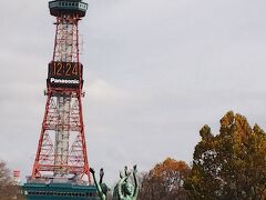 大通公園で地下道に 写真には写せなかったけど(写真禁止)古着の着物をみたり陶器市みたり