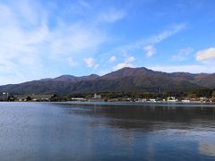 両津港に戻って来ました。
時間があるので加茂湖畔へ、美しい風景です。
　
