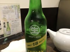 さて取引先との打ち合わせ終わり、会食です。
日本人には有名な青葉です。
台湾ビールの生。これは出荷後18日以降は廃棄してしまう、本当にFreshな生ビールだそうです。美味しかったですよ。ちょっと甘い感じもしました。