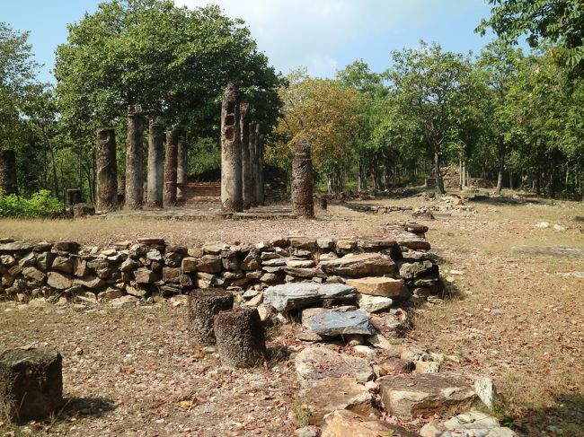 丘の上には、朽ち果てたWatThamHeep。