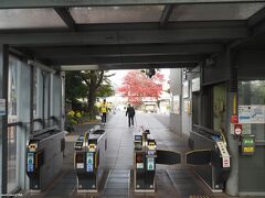 京阪電車　坂本比叡山口駅　12:00頃

新幹線で京都まで来て、湖西線に乗換、大津京まで。
京阪電車大津京駅から坂本比叡山口まで移動。
京阪電車びわ湖1日観光チケット（大津線全線乗降自由、700円）を利用。
このチケットを見せると寺社の拝観料が少し割引になります。