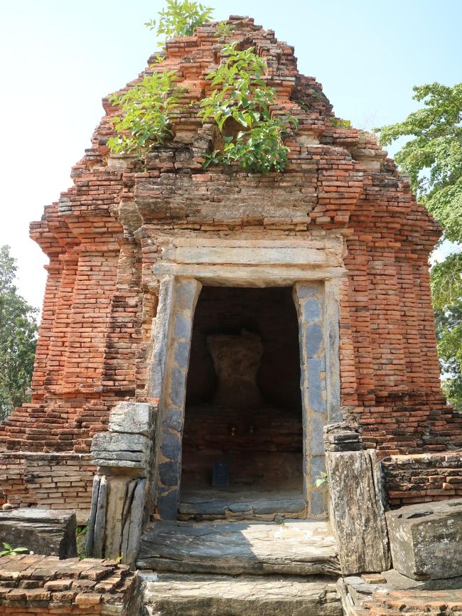 時を感じる祠堂。