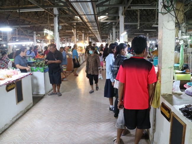 夕方旧市街市場を覗いてみた。