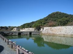 サイクリングの締めは萩城跡。
この公園にはレンタサイクルのまま入れる、ということなので公園を自転車で走ります。